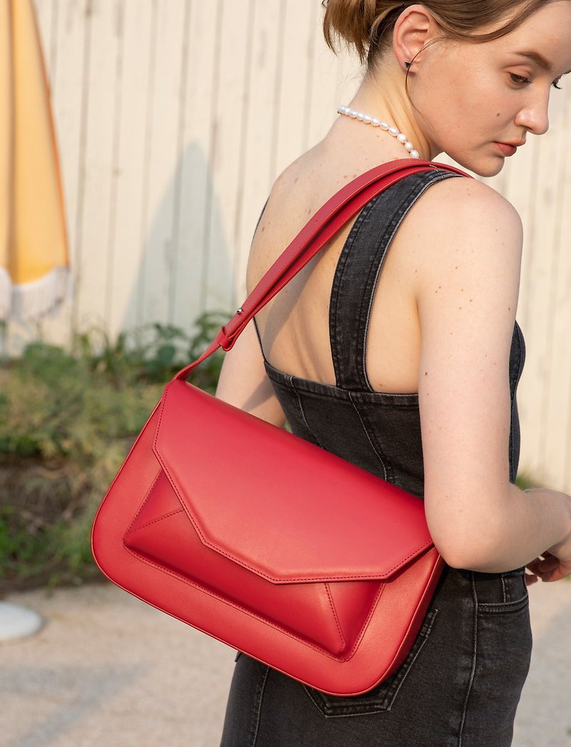 New Dear. Bag Red (Italian Caw Leather) - กระเป๋าถือ - หนังแท้ สีแดง