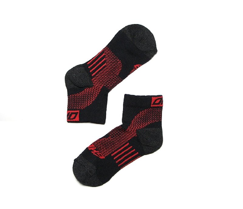 LIGHT Compression Ankle Socks 【Black & Red】 - ถุงเท้า - ไฟเบอร์อื่นๆ สีดำ