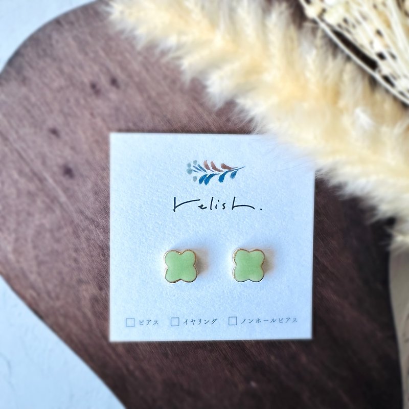 Refreshing Pale Light Green Mino Ware Tile Kintsugi Line Flower Clip-On Non-pierced Earrings Yellow Green Gold Gold Small Small Simple Flower lover - Earrings & Clip-ons - Pottery Green