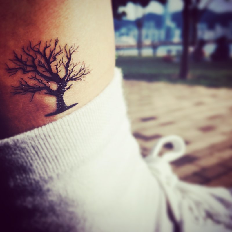Small Oak Tree Temporary Fake Tattoo Sticker (Set of 2) - OhMyTat - สติ๊กเกอร์แทททู - กระดาษ สีดำ