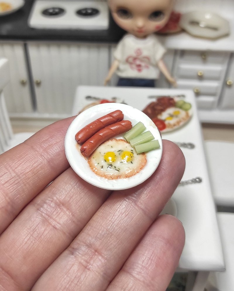 Small food, micro, miniature, breakfast for dolls, scrambled eggs, sausage - Stuffed Dolls & Figurines - Clay 