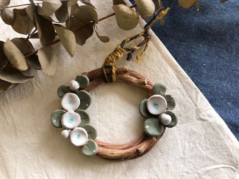 Handmade Ceramic Wreath Ornaments - Jasmine - Mother's Day Gifts - ของวางตกแต่ง - ดินเผา สีนำ้ตาล