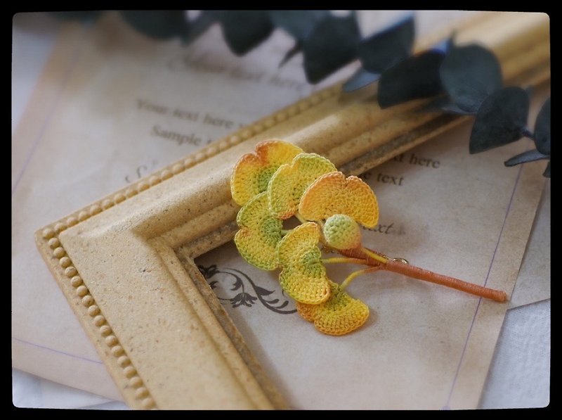 Micro Hook Ginkgo Leaf Brooch - เข็มกลัด - งานปัก หลากหลายสี