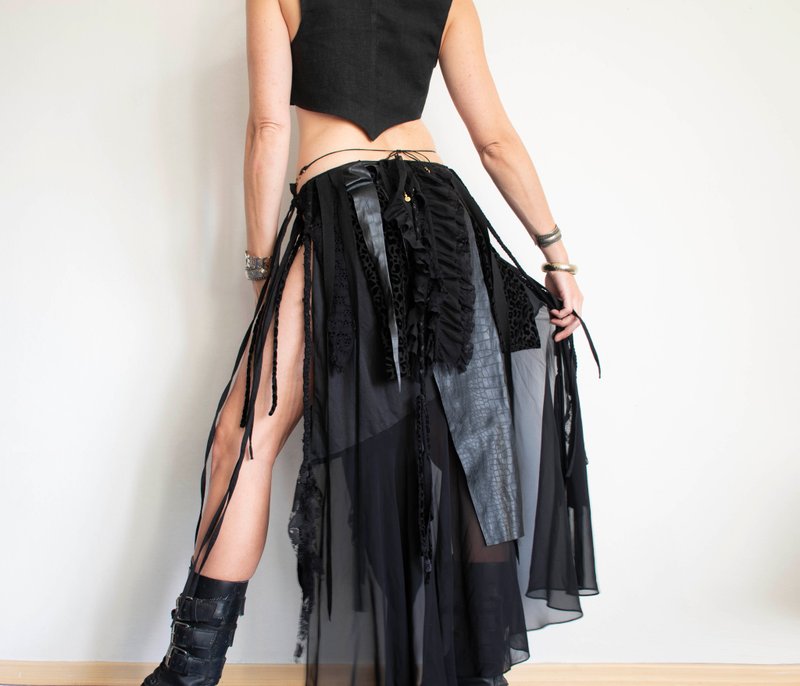 Long black split skirt, faux leather festival costume - 裙子/長裙 - 棉．麻 黑色