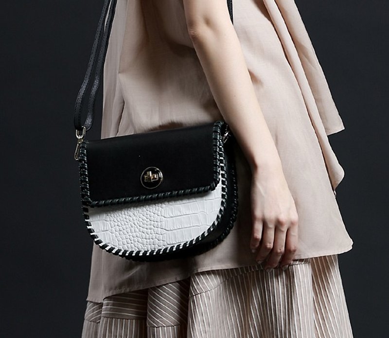 Retro buckled woven piping cover side leather bag - กระเป๋าแมสเซนเจอร์ - หนังแท้ สีดำ