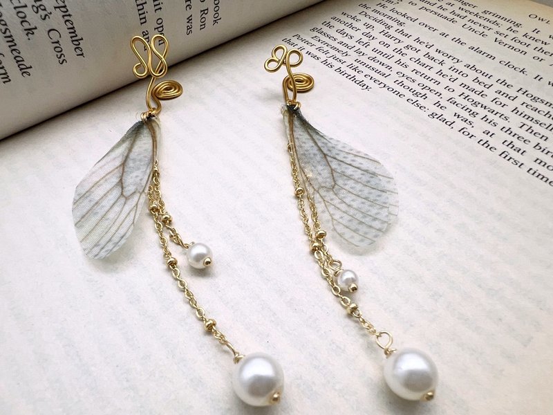 | Sha Yue Dance | Dramatic Music Wings Feather Painless Patented Clip-On Pearl Ear Hook Clip-On - ต่างหู - วัสดุอื่นๆ สีใส