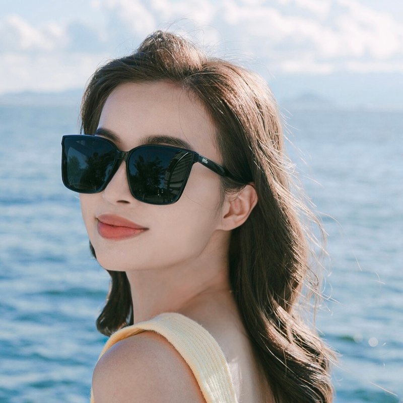 GLISTEN - Lucy Polarized Sunglasses (Black) - แว่นกันแดด - วัสดุอื่นๆ สีดำ