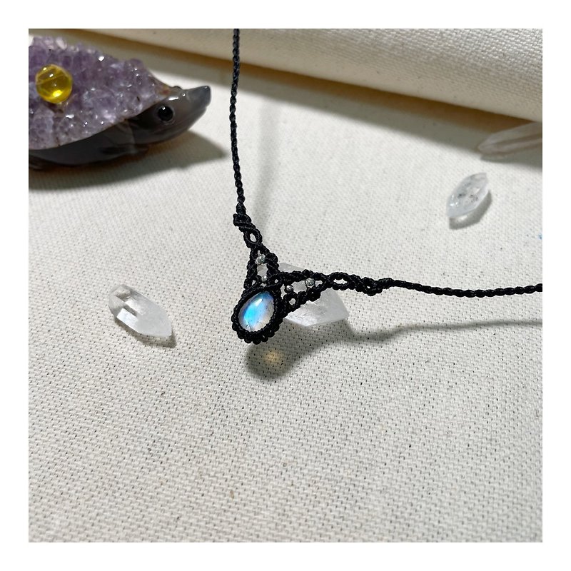 Wax Wire Braided Mini Moonstone Clavicle Chain - สร้อยคอ - คริสตัล สีดำ