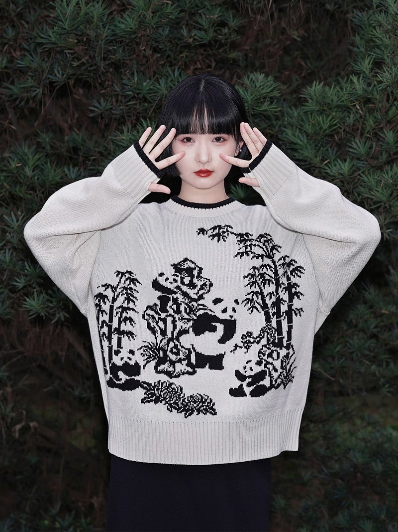 jaquard crewneck comfort sweater with the panda graphic - สเวตเตอร์ผู้หญิง - เส้นใยสังเคราะห์ ขาว