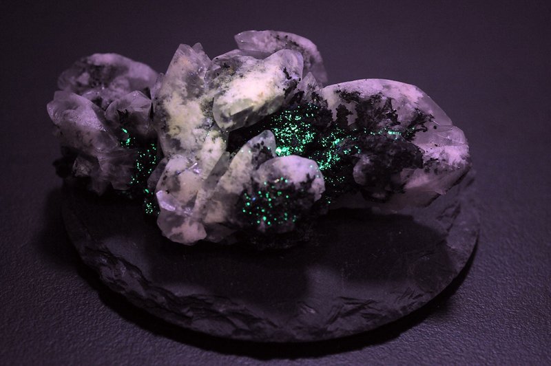 白色方解石玉滴石共生 靈修 招財 破煞 防小人 - 擺飾/家飾品 - 寶石 