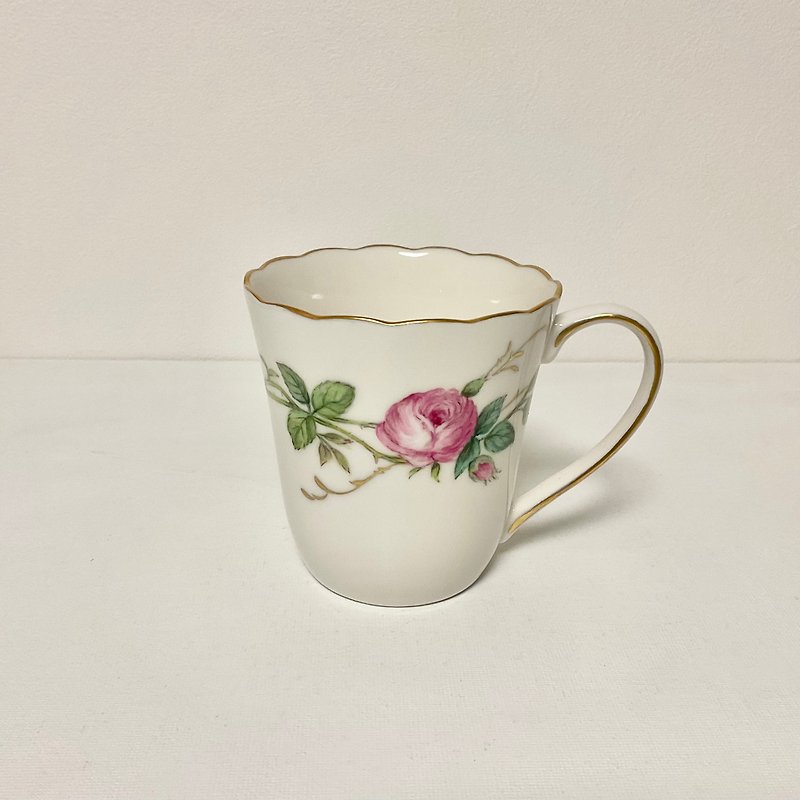 Hand-painted Rose mug - แก้วมัค/แก้วกาแฟ - เครื่องลายคราม ขาว
