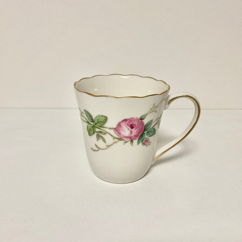 Hand-painted Rose mug - Mugs - Porcelain White