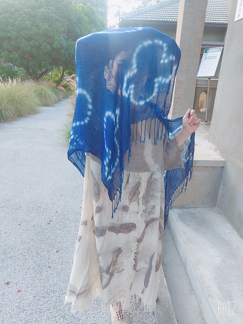 藍染 INDIGO 手染圍巾 - 圍巾/披肩 - 棉．麻 藍色