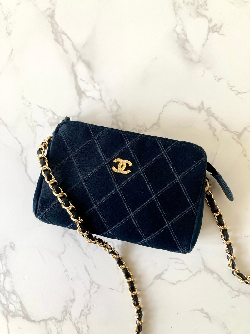 Rare Vintage Chanel Black Rhinestone Silk Bag - Shoulder Bag / Crossbody Bag - Pre-owned Small Bag - กระเป๋าแมสเซนเจอร์ - หนังแท้ สีดำ