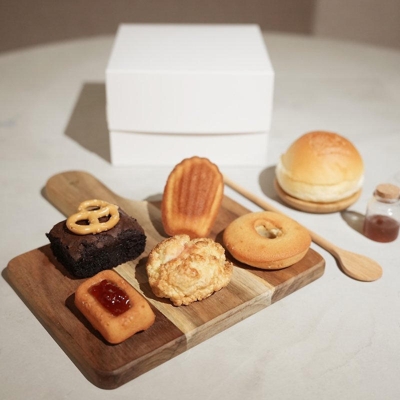 A Japanese-style room-temperature snack gift box - เค้กและของหวาน - วัสดุอื่นๆ 