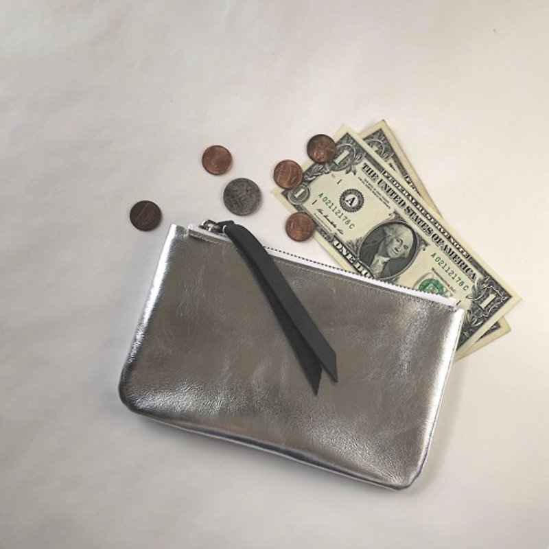シンプルでスリムなお財布 中は簡単な仕切り付き長財布 引手が長くて開けやすい Simple Wallet - 財布 - 革 