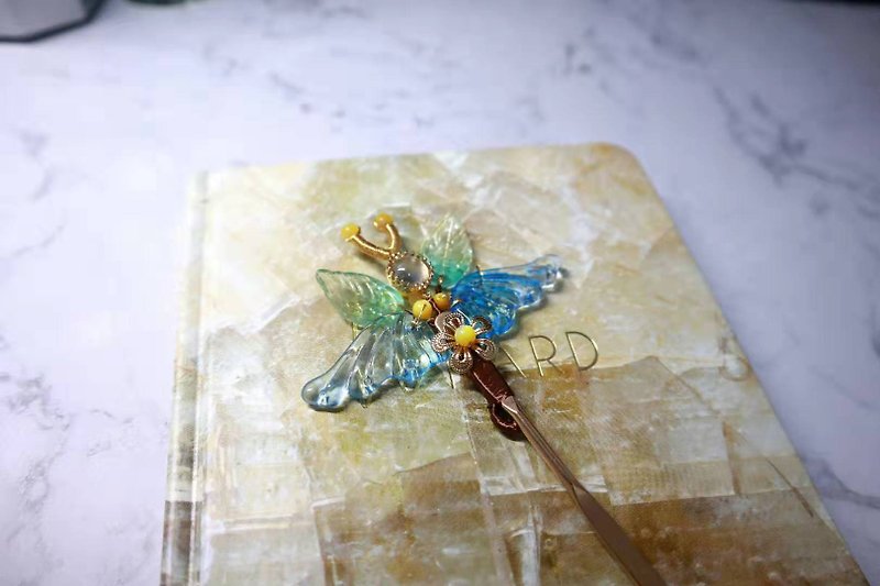 [Sold] Spend time in peace [Go to the pet] Colored glaze foam creative hairpin cheongsam ancient style magic wand - Hair Accessories - Copper & Brass Transparent