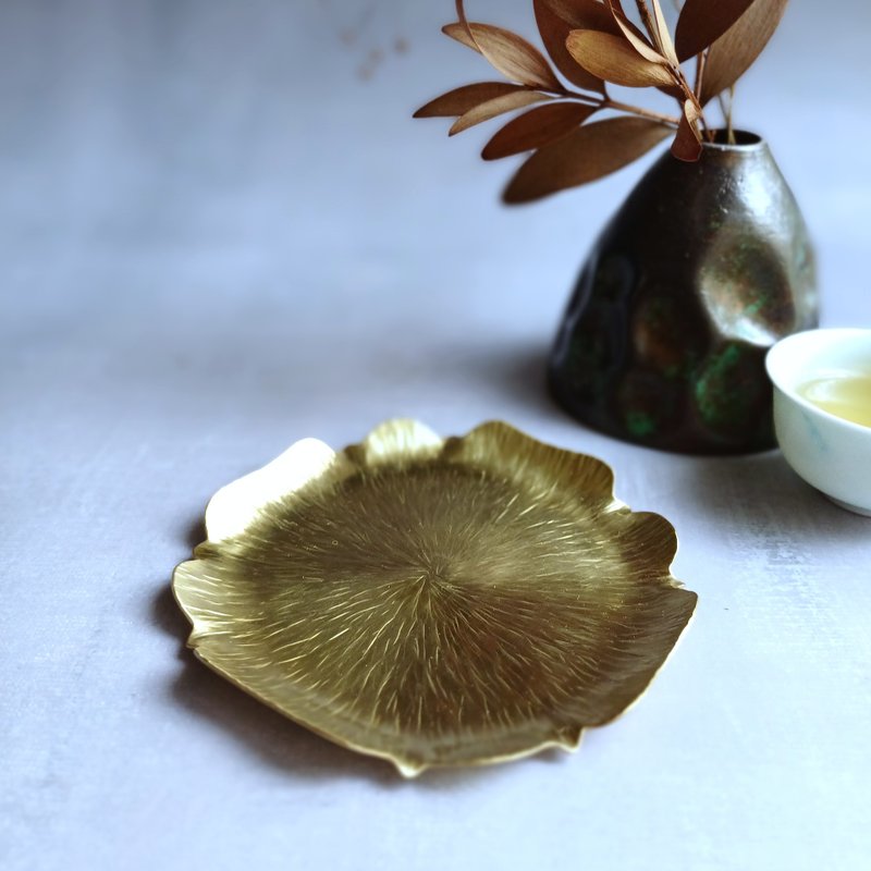 Radial hammer-shaped cup holder and saucer - Coasters - Copper & Brass Gold