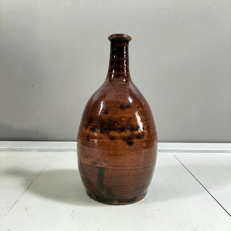 Bizen ware vase for a single flower - เซรามิก - ดินเผา สีนำ้ตาล