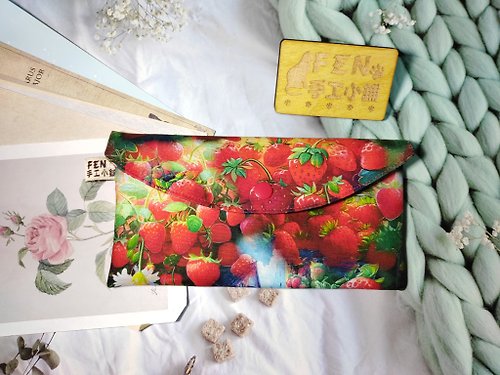 FEN手工小鋪 單層款布紅包袋-風景布香甜草莓屋手作布紅包袋-萬用收納包存摺袋