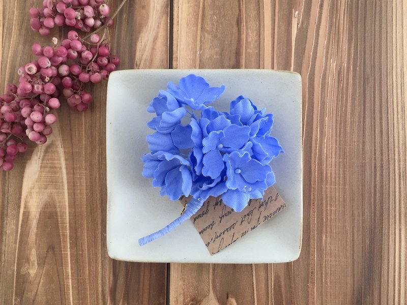 Hydrangea corsage (blue) - Brooches - Cotton & Hemp Blue