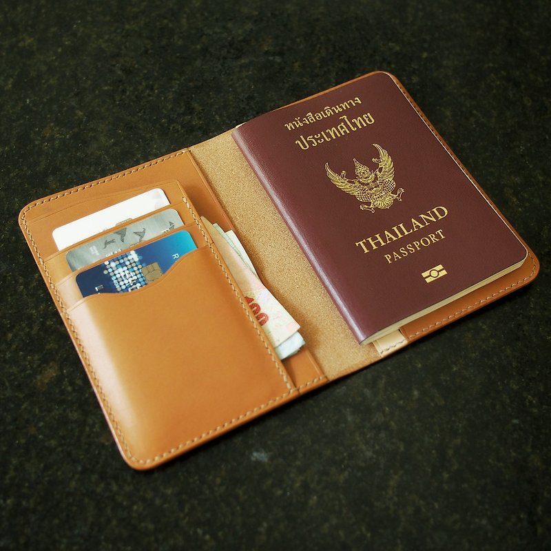 Personalized Passport holder Handmade genuine leather - 護照夾/護照套 - 真皮 咖啡色