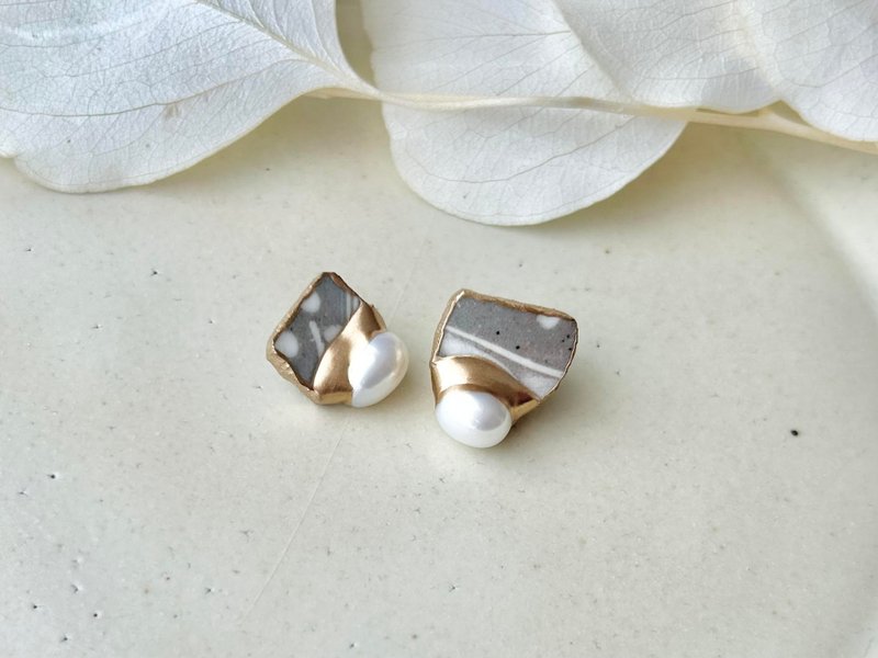 【金具が選べる】京焼　金継ぎ　ピアス　イヤリング　グレー　淡水パール　天然石　伝統工芸　No.115 - 耳環/耳夾/耳骨夾 - 陶 灰色