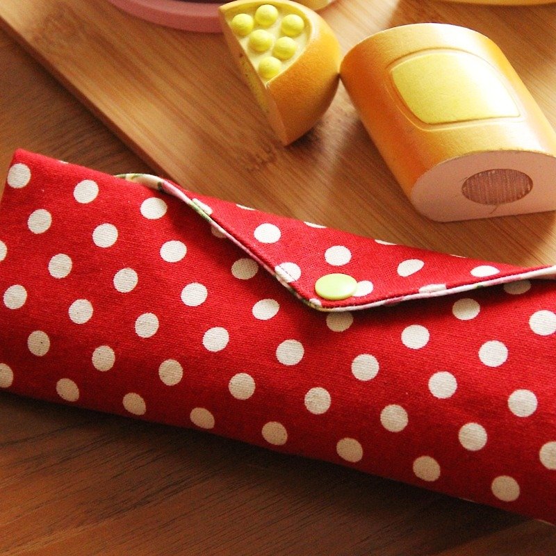Wenqingfeng environmentally friendly chopsticks bag ~ talk to the flowery red storage bag. Environmentally friendly chopsticks bag. Hand-made tableware bag - กล่องเก็บของ - ผ้าฝ้าย/ผ้าลินิน สีแดง