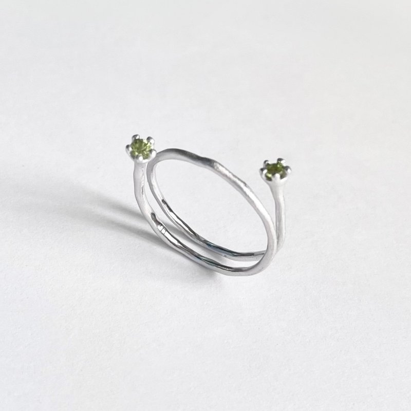 Mollis Ring (Peridot) sand blast finishing - General Rings - Sterling Silver 