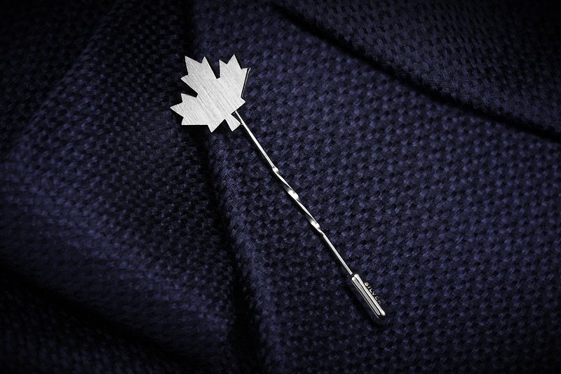 Maple Leaf Lapel Pin Silver 925, Wedding Lapel Pin for groom, Custom Lapel Pin - เนคไท/ที่หนีบเนคไท - เงินแท้ สีเงิน