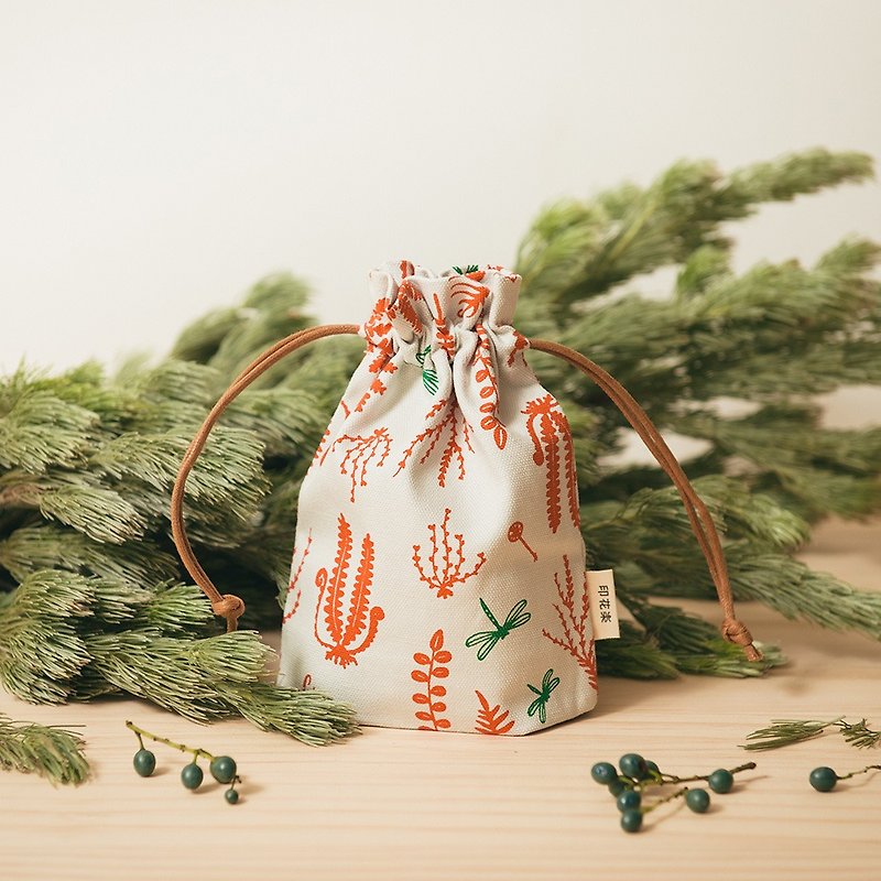Small Purse-String Bag / Weeds and Dragonfly / Red Brick - Toiletry Bags & Pouches - Cotton & Hemp Red