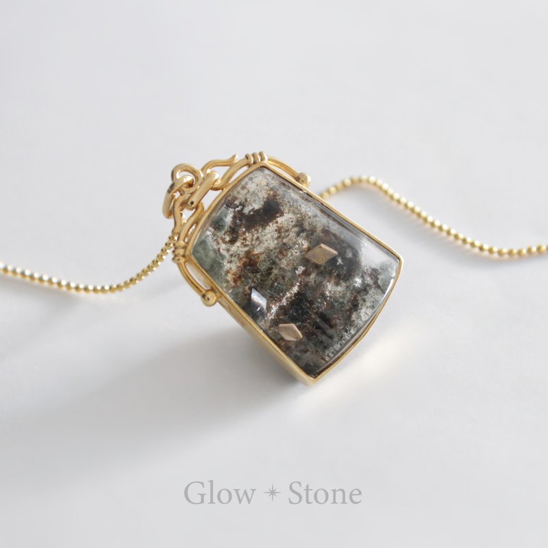 Gold Sphene in Phantom Quartz 925 silver crystal pendant - สร้อยคอ - คริสตัล สีเขียว