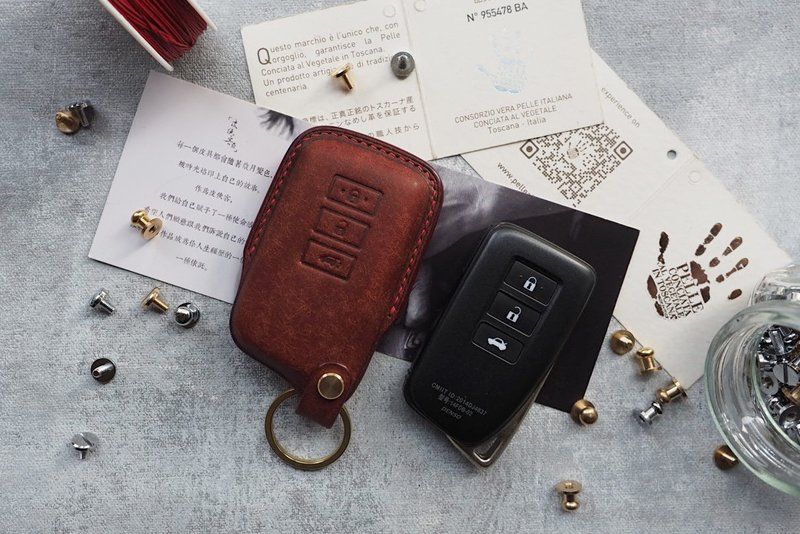 Lexus Lexus car key cover handmade cowhide customized lettering gift customized color style - Keychains - Genuine Leather Multicolor