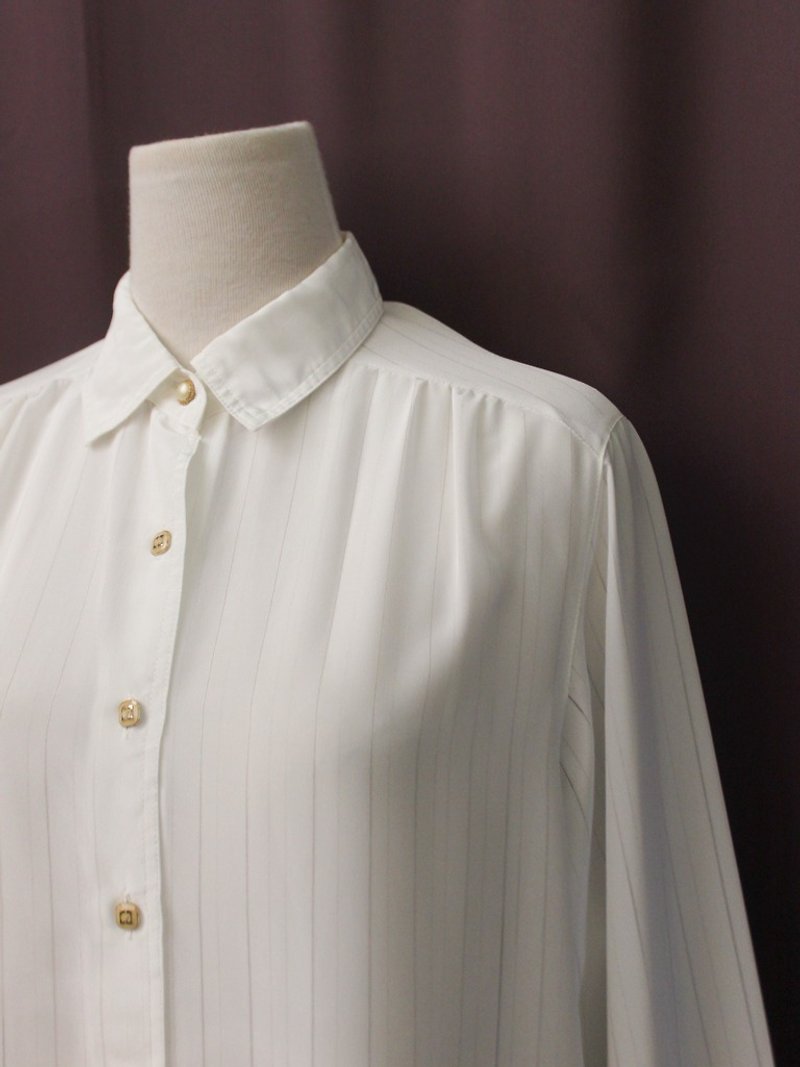 復古日本製典雅簡約清新條紋寬鬆白色長袖古著襯衫Vintage Blouse - 恤衫 - 聚酯纖維 白色