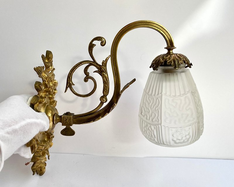 法國 1930 年代古董青銅壁燈 帶白色玻璃燈罩 - 燈具/燈飾/燈罩 - 其他金屬 金色