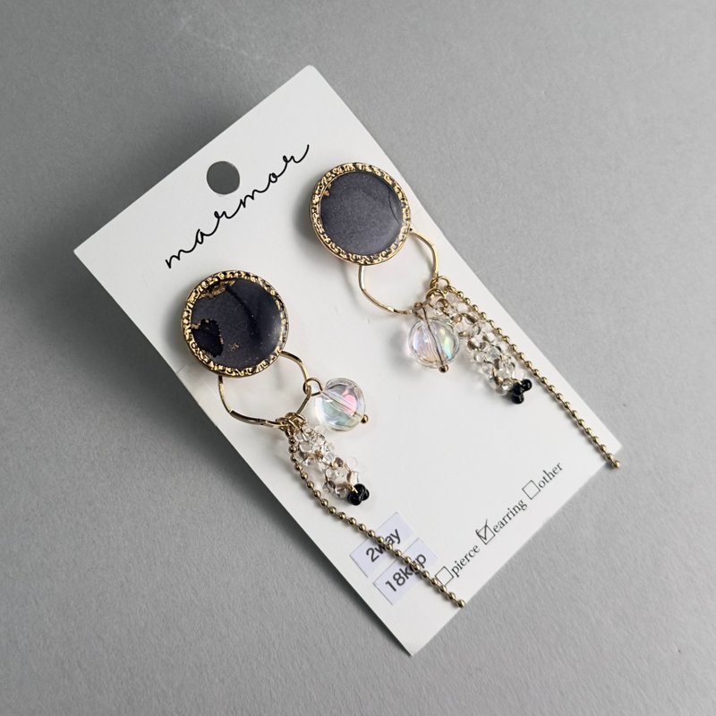 【1点のみ】2way  ブラック　アルコールインクアート　イヤリング　18kgp　ロング　ゴールド　黒　人と被らない　世界で一つ　金属アレルギー対応　シンプル - 耳環/耳夾/耳骨夾 - 樹脂 黑色