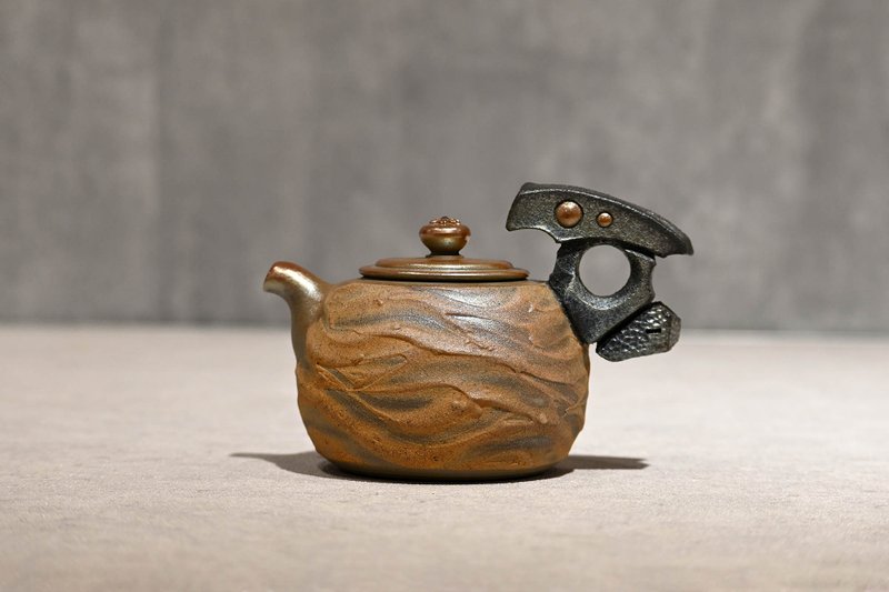 | 290cc | 柴燒造型正把壺 柴燒壺 茶壺 手作壺【臻麟陶藝】 - 茶壺/茶杯/茶具 - 陶 