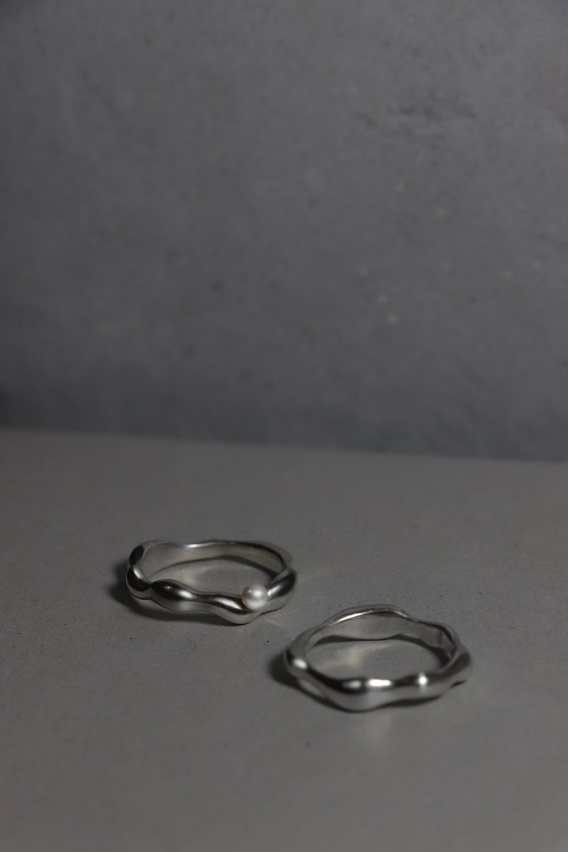 Ripple I sterling silver ripple ring - แหวนทั่วไป - เงินแท้ สีเงิน