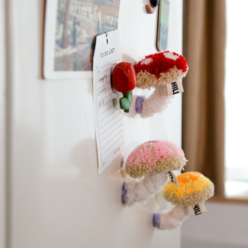 Amanita muscaria - hand-tufted three-dimensional mushroom refrigerator magnet - handmade/gift/charm/cute/magnet - Magnets - Wool Red