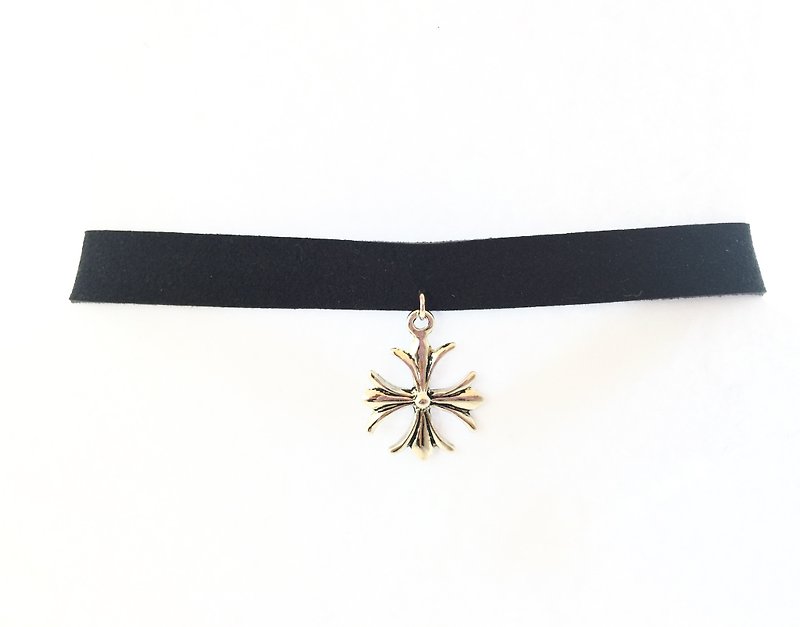 Silver Cross Necklace - สร้อยคอ - ผ้าฝ้าย/ผ้าลินิน สีดำ