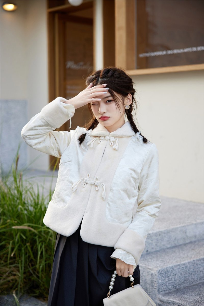 Milky white retro Hanfu girl Tang suit cotton suit with cheongsam new Chinese Spring Festival improved jacket - เสื้อแจ็คเก็ต - ผ้าฝ้าย/ผ้าลินิน ขาว