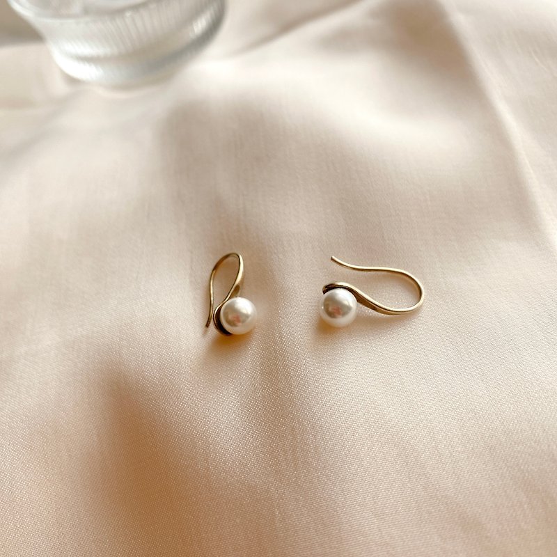 Bela princess- Pearl brass earrings - Earrings & Clip-ons - Copper & Brass Multicolor