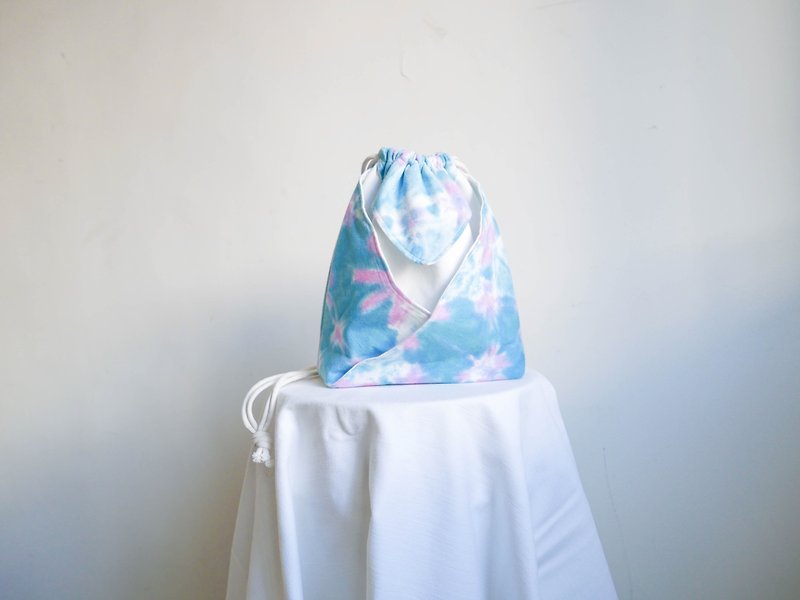 : 粉紅小花 : 日式和服包 水桶包 側背包 斜背包 手染 渲染 禮物 - 側背包/斜孭袋 - 棉．麻 藍色