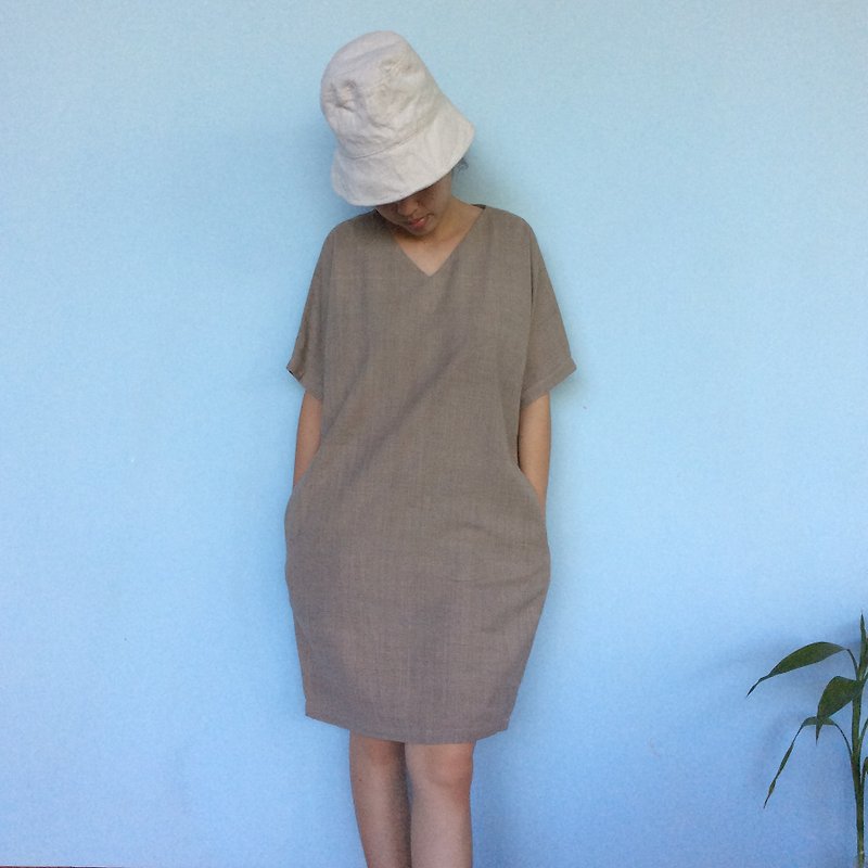 hand-woven cotton fabric with natural dyes v casual dress(gray) - ชุดเดรส - ผ้าฝ้าย/ผ้าลินิน 