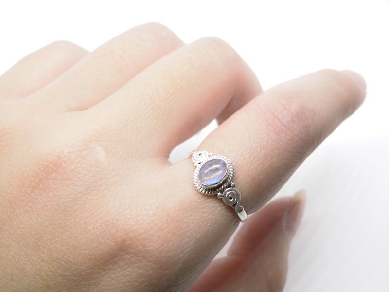 月光石純銀異國風格戒指 尼泊爾手工鑲嵌製作 - 戒指 - 寶石 銀色