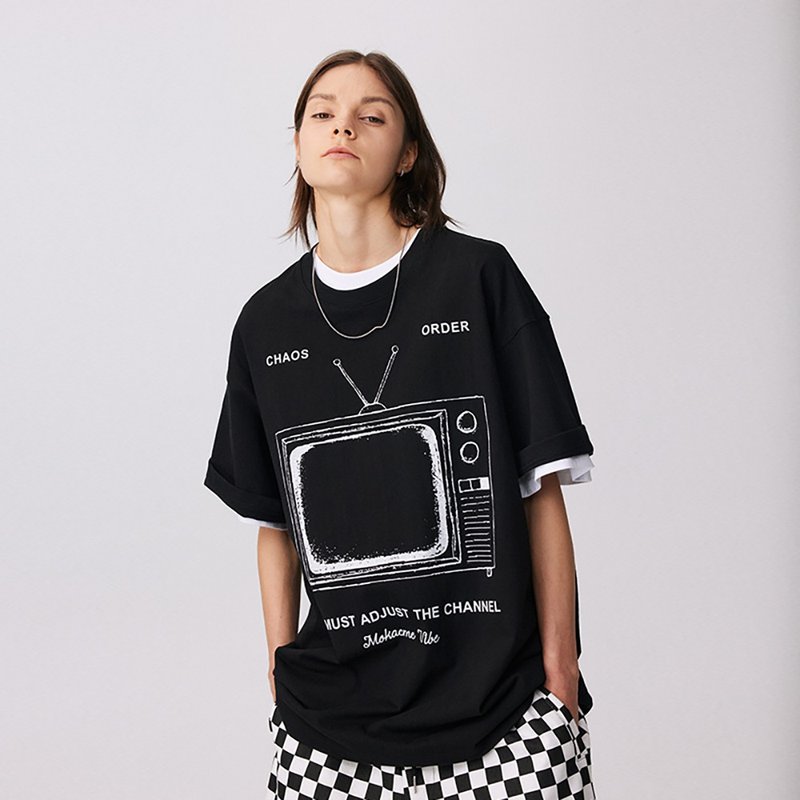 MOKACME22SSニューストリートレトロ白黒TVチャンネルデバッグ印刷230gコットン半袖Tシャツ - Tシャツ メンズ - コットン・麻 ブラック