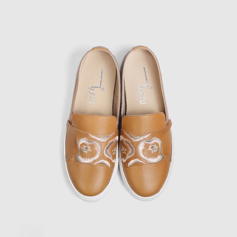刺繡休閒平底鞋- 一盞燈/焦糖棕 - 女休閒鞋/帆布鞋 - 真皮 卡其色