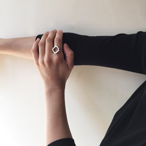 mittag jewelry｜公平貿易珠寶 square ring 方型戒指 | 925銀 限量 設計師手作 個性 方正 鏤空