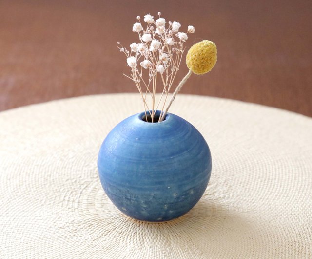 ぽってりと丸い 紺碧の釉薬の一輪挿し - ショップ 創作工房 あめ