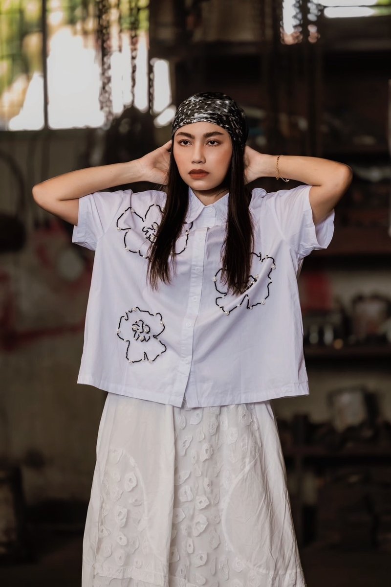 White Black Flower Shirt - เสื้อเชิ้ตผู้ชาย - ผ้าฝ้าย/ผ้าลินิน 